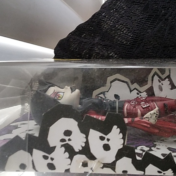 Bleeding Ege GOTHS "Morbida" doll - Picture 7 of 9